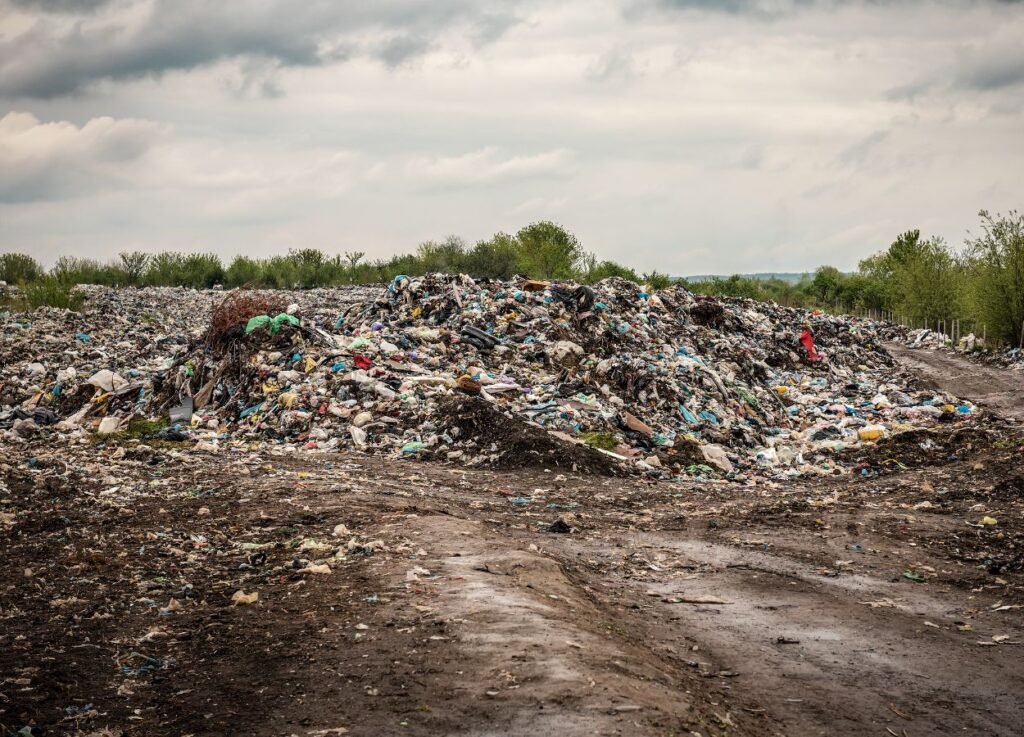 Kebakaran TPA Jatiwaringin Jadi Sorotan, Open Dumping Dinilai Harus Segera Dihentikan