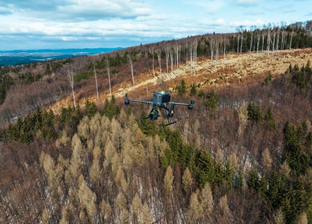 Menhut Perkuat Pengawasan Hutan dengan Teknologi Drone