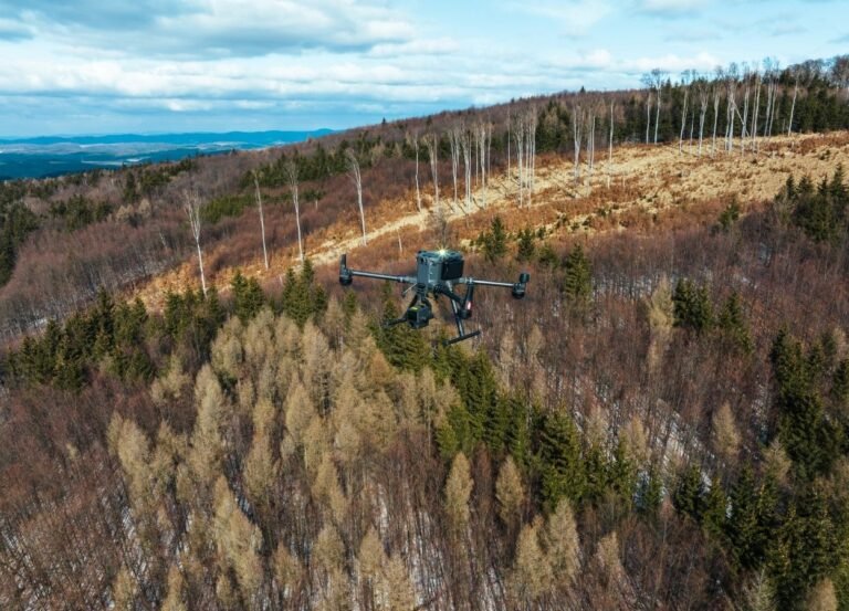 Menhut Perkuat Pengawasan Hutan dengan Teknologi Drone