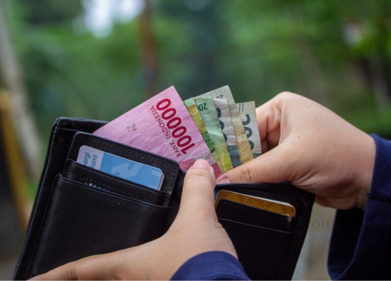 Rupiah Melemah Dipicu Ekspektasi Kenaikan Suku Bunga The Fed